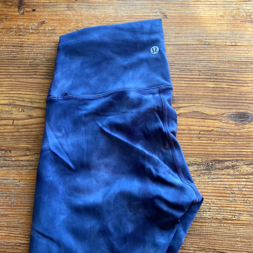 Lululemon navy blue space dye wunder train leggings Size 6, 25” length